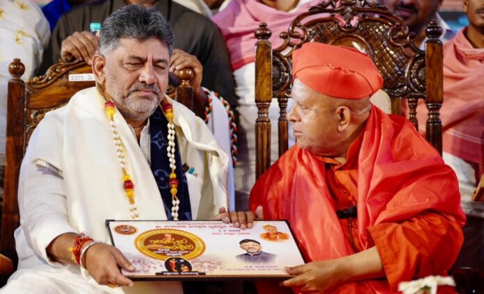 ಡಿ ಕೆ ಶಿವಕುಮಾರ್ (3)