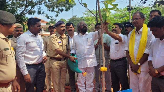 ಈಶ್ವರ ಖಂಡ್ರೆ (1)