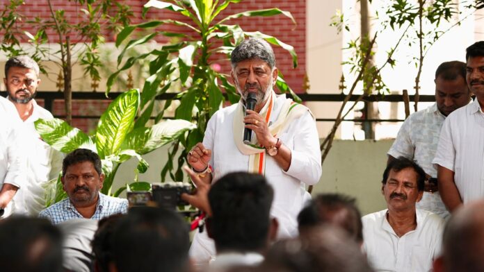 ಡಿ ಕೆ ಶಿವಕುಮಾರ್